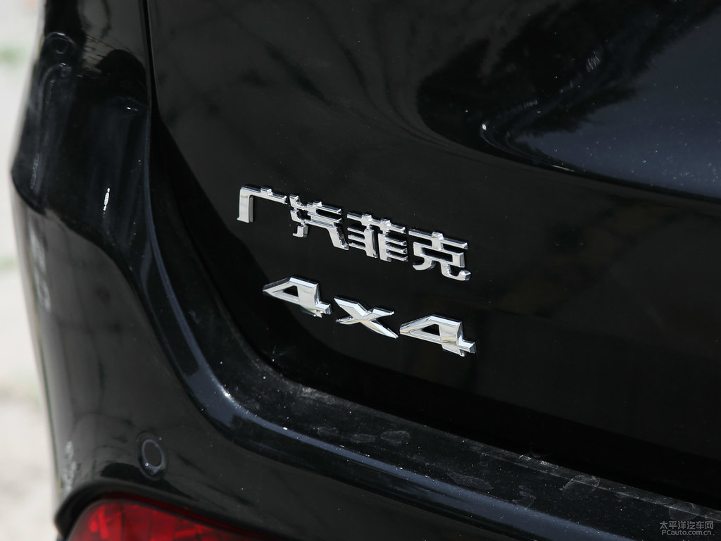 北極黑大指揮官車尾外觀圖片