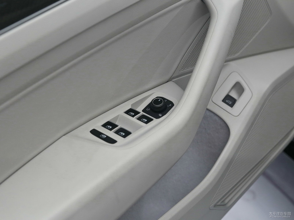 幻影黑大眾CC車廂內(nèi)飾圖片