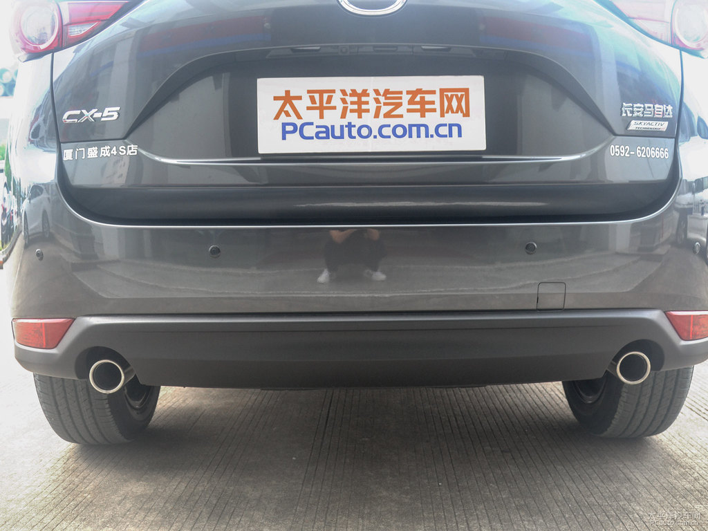 鉑鋼灰馬自達(dá)CX-5車尾外觀圖片