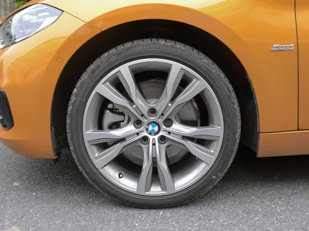 曙光金寶馬1系車身外觀圖片