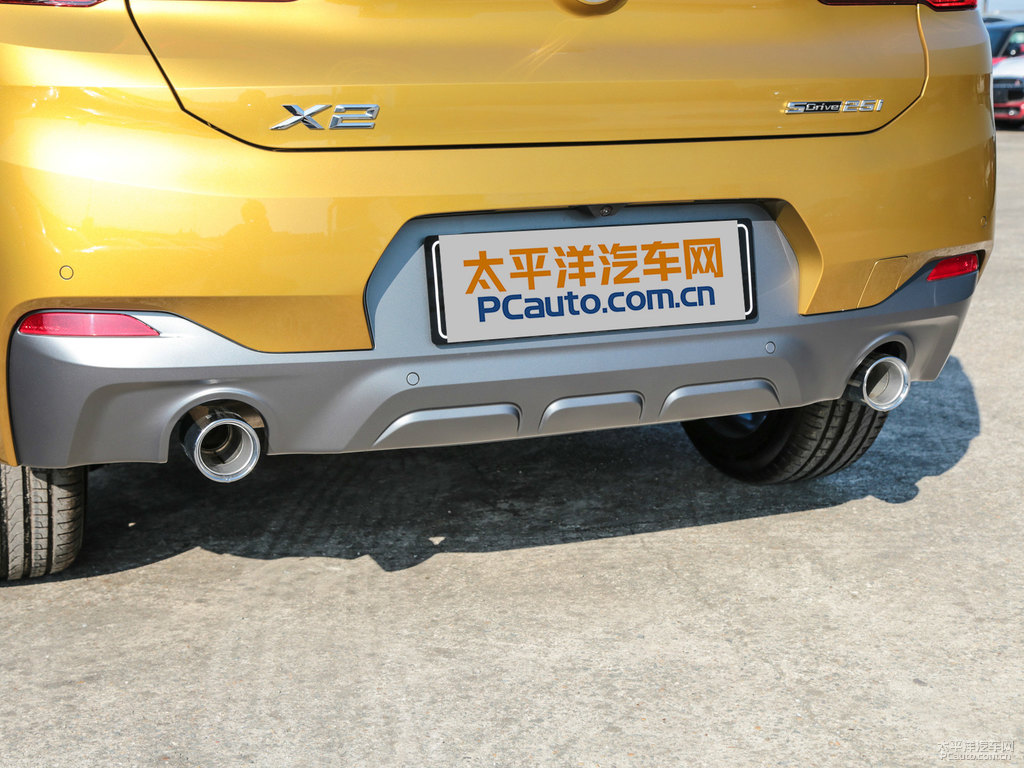 流光金寶馬X2(進(jìn)口)車尾外觀圖片