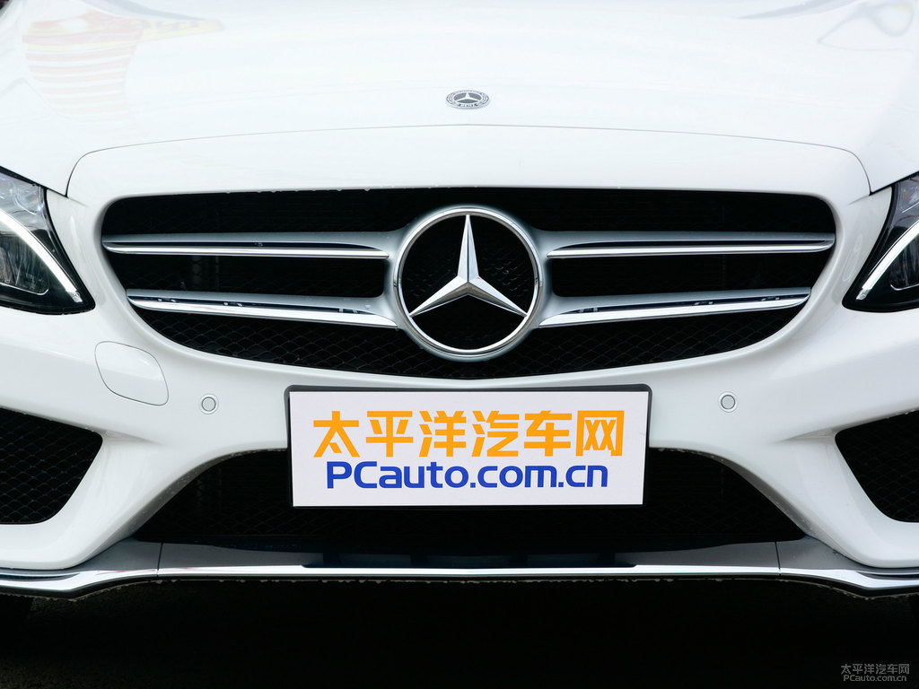 北極白奔馳C級車頭外觀圖片