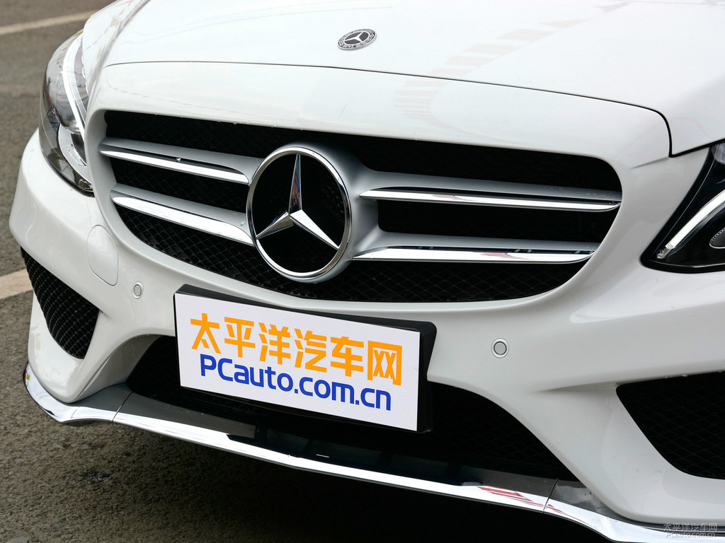 北極白奔馳C級車頭外觀圖片