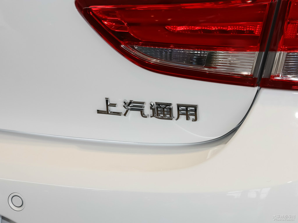 雪域白威朗車尾外觀圖片