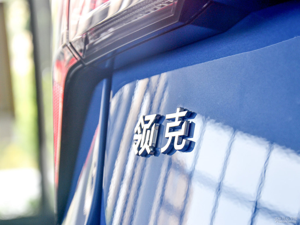 藍(lán)領(lǐng)克02車尾外觀圖片