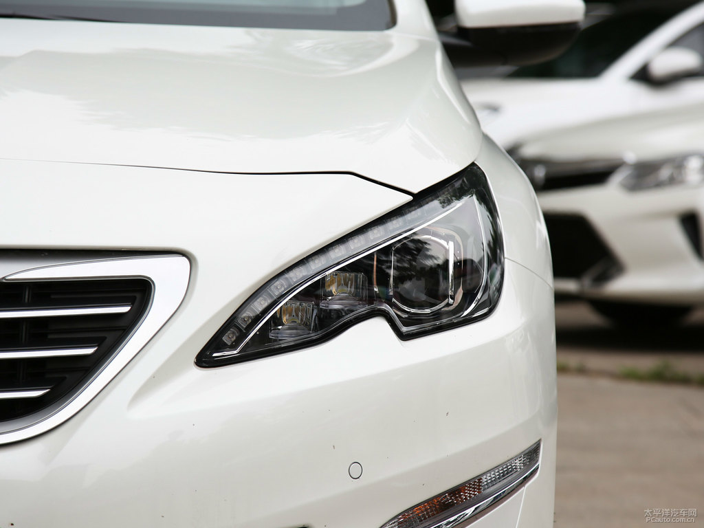 珠光白標(biāo)致408車頭外觀圖片