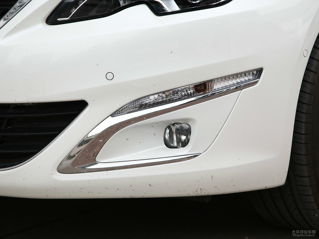 珠光白標(biāo)致408車頭外觀圖片