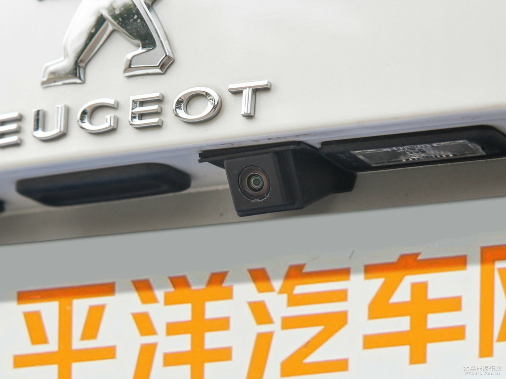 珠光白標致408車尾外觀圖片