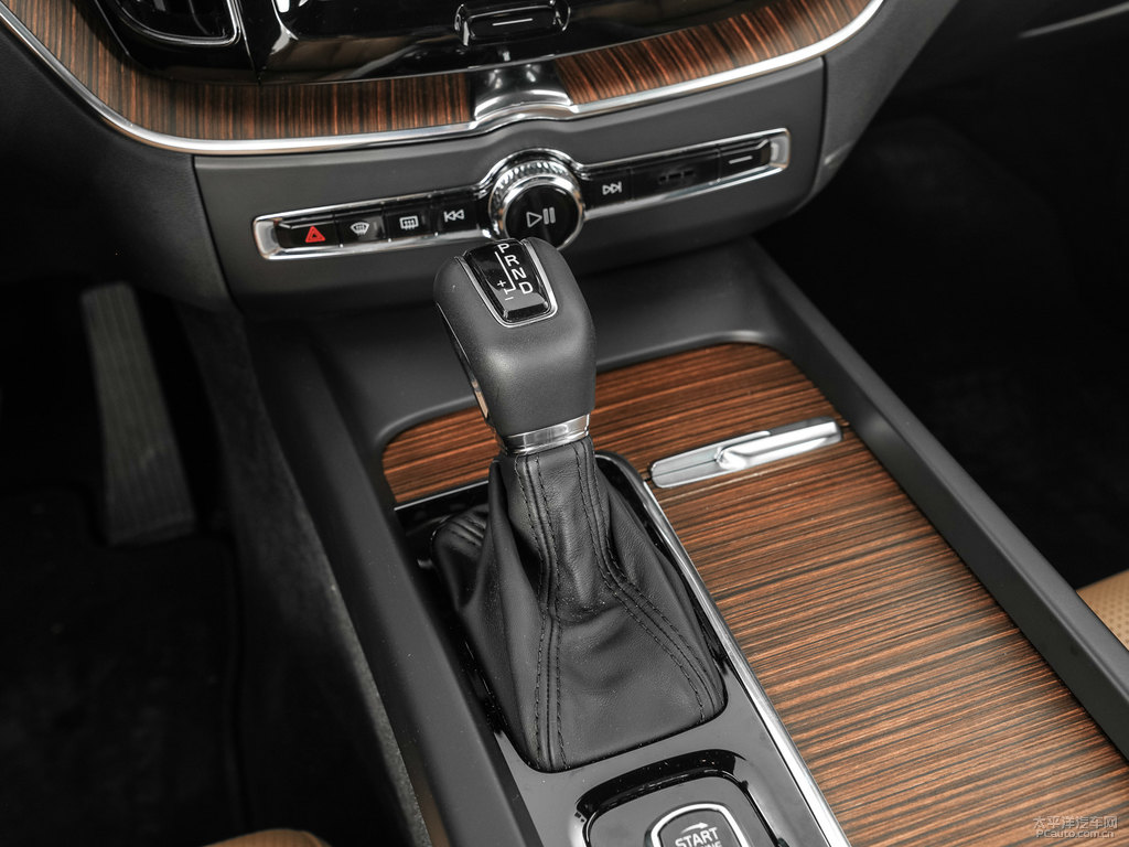 水晶白沃爾沃XC60中控內(nèi)飾圖片