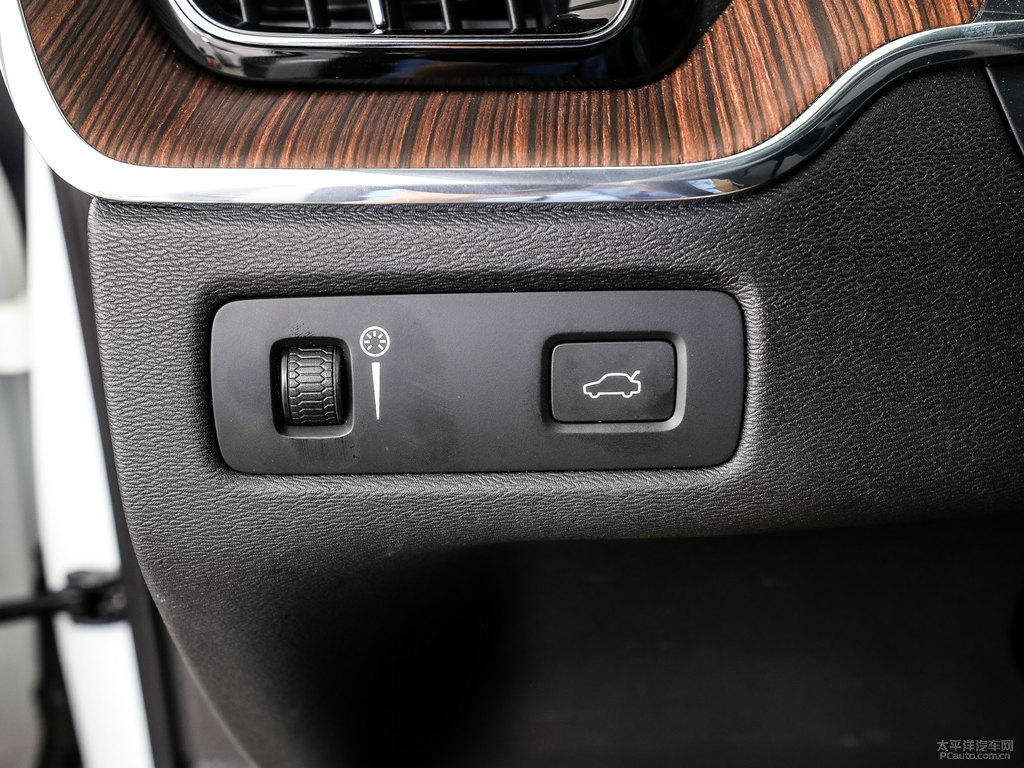 水晶白沃爾沃XC60中控內(nèi)飾圖片