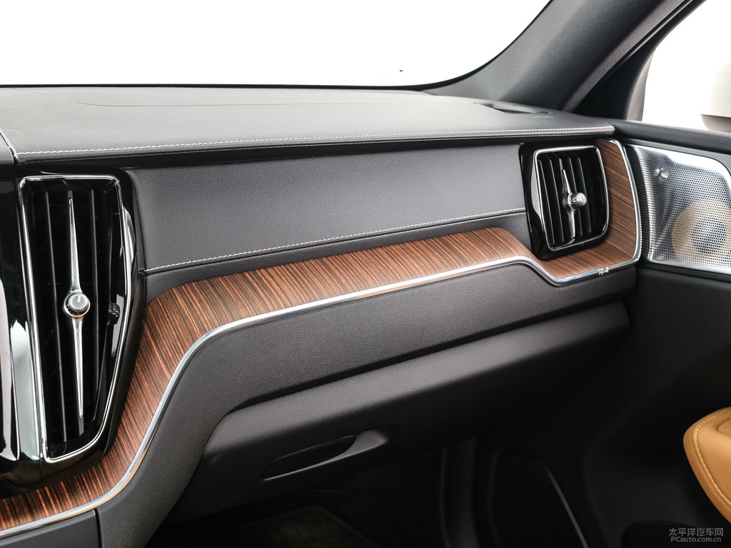 水晶白沃爾沃XC60中控內(nèi)飾圖片