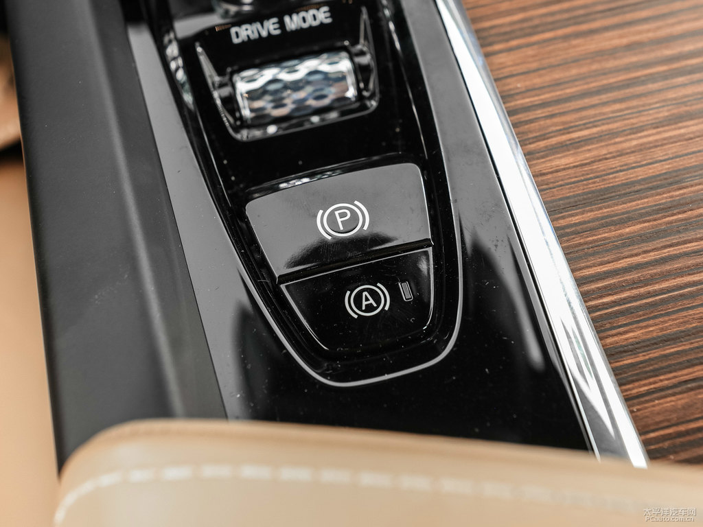 水晶白沃爾沃XC60中控內(nèi)飾圖片
