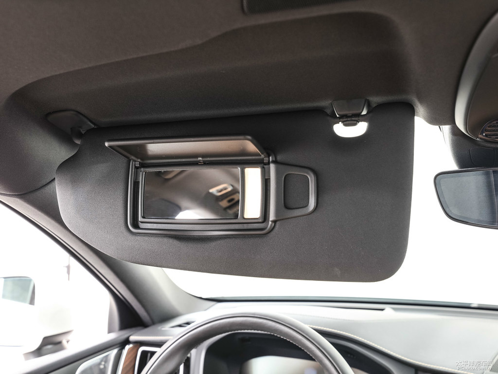 水晶白沃爾沃XC60車廂內(nèi)飾圖片