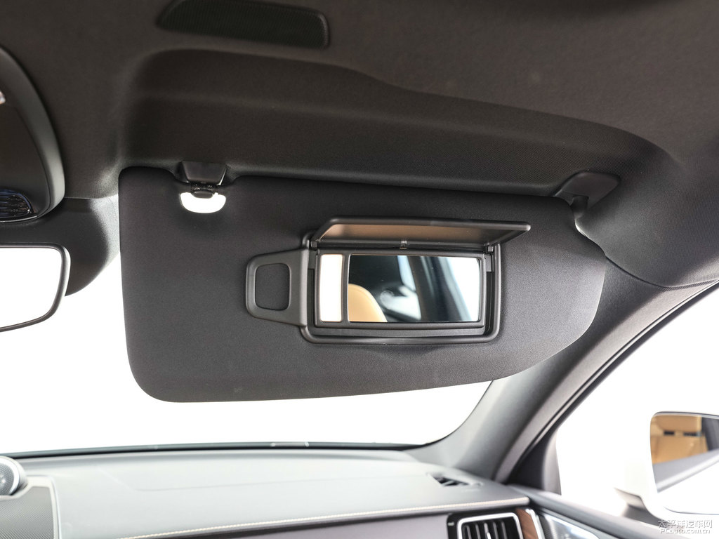 水晶白沃爾沃XC60車廂內(nèi)飾圖片