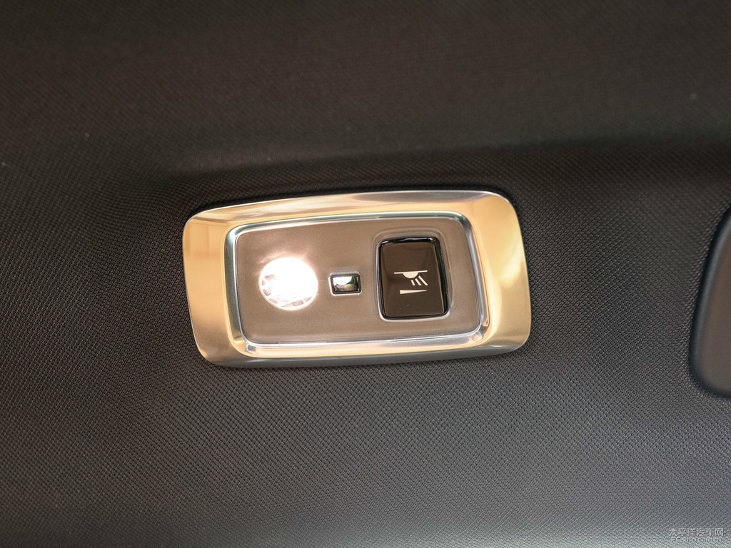 水晶白沃爾沃XC60車廂內(nèi)飾圖片