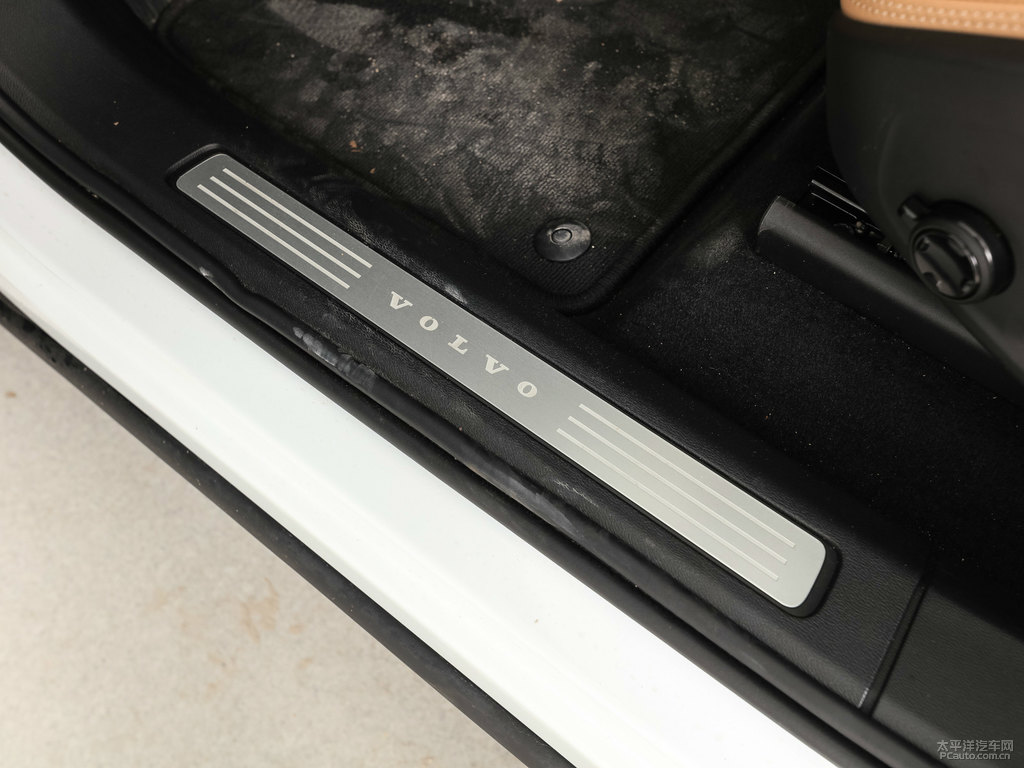 水晶白沃爾沃XC60車廂內(nèi)飾圖片