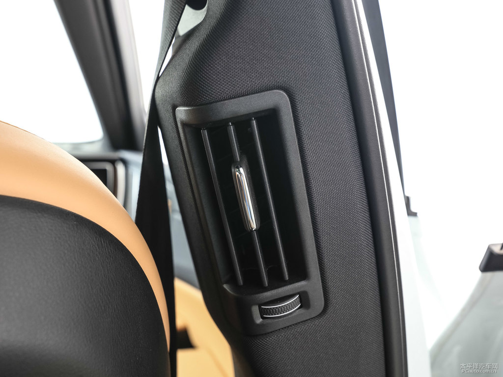 水晶白沃爾沃XC60車廂內(nèi)飾圖片