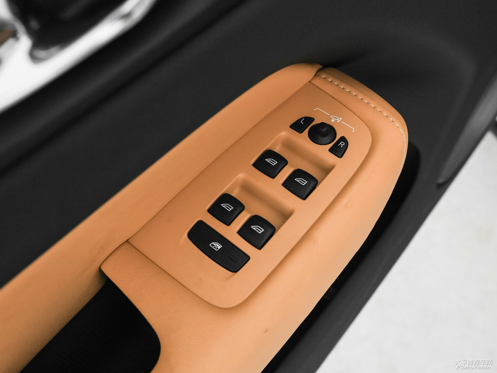水晶白沃爾沃XC60車廂內(nèi)飾圖片
