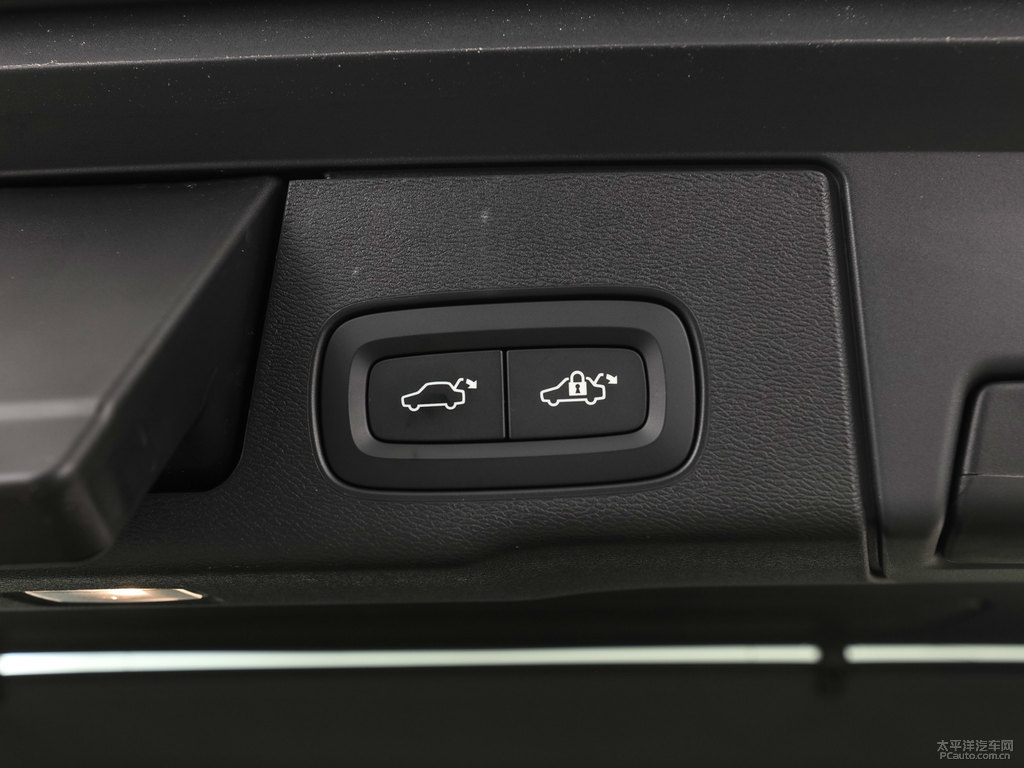 水晶白沃爾沃XC60后備廂空間圖片