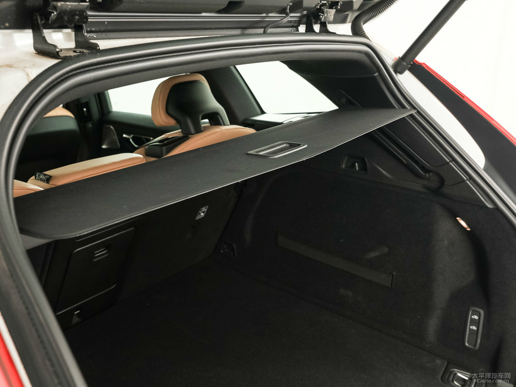 水晶白沃爾沃XC60后備廂空間圖片
