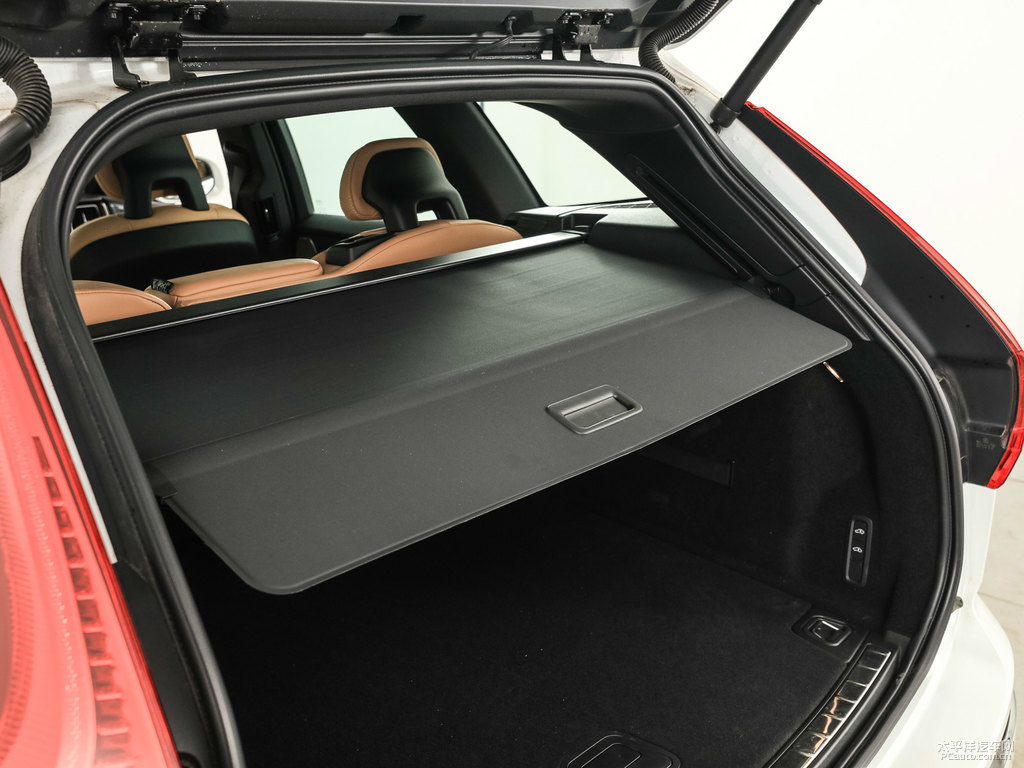 水晶白沃爾沃XC60后備廂空間圖片