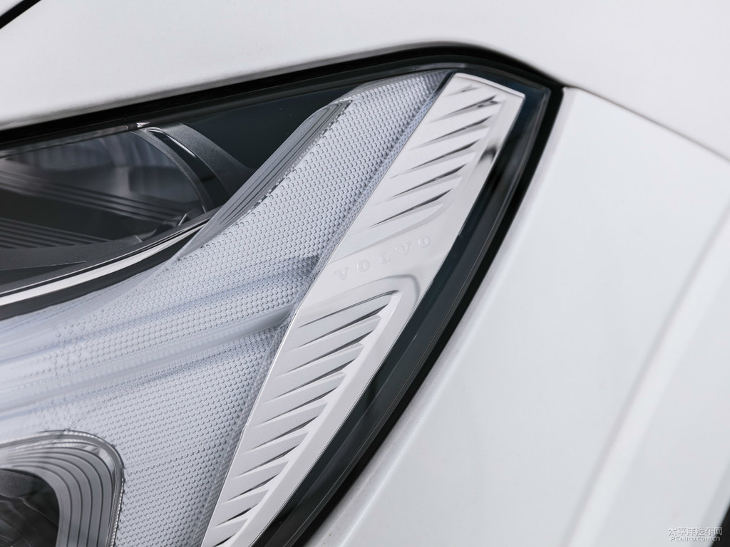 水晶白沃爾沃XC60車頭外觀圖片
