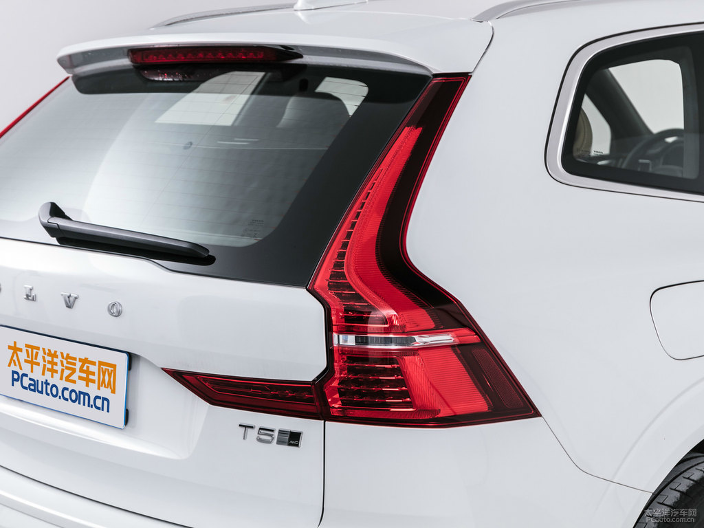 水晶白沃爾沃XC60車尾外觀圖片