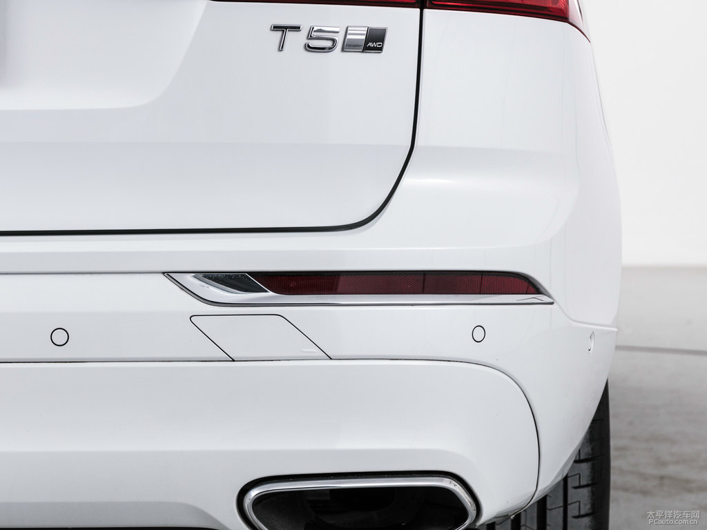 水晶白沃爾沃XC60車(chē)尾外觀圖片