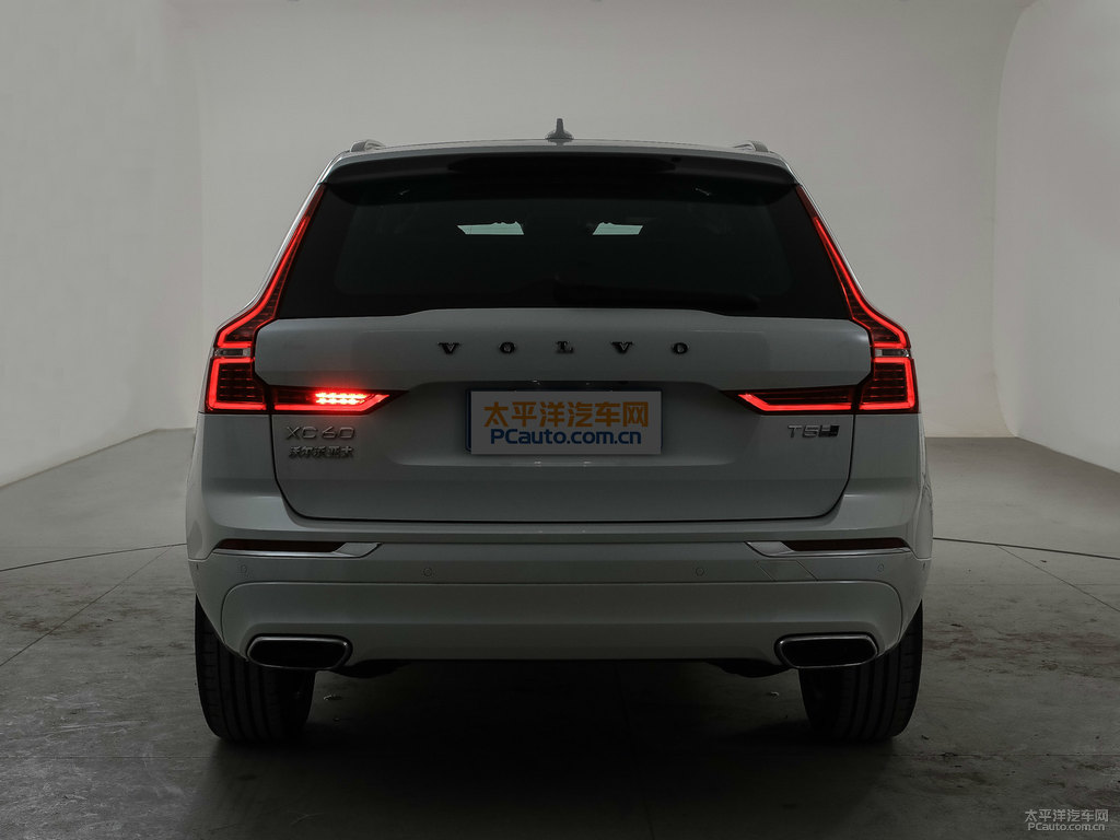 水晶白沃爾沃XC60車尾外觀圖片