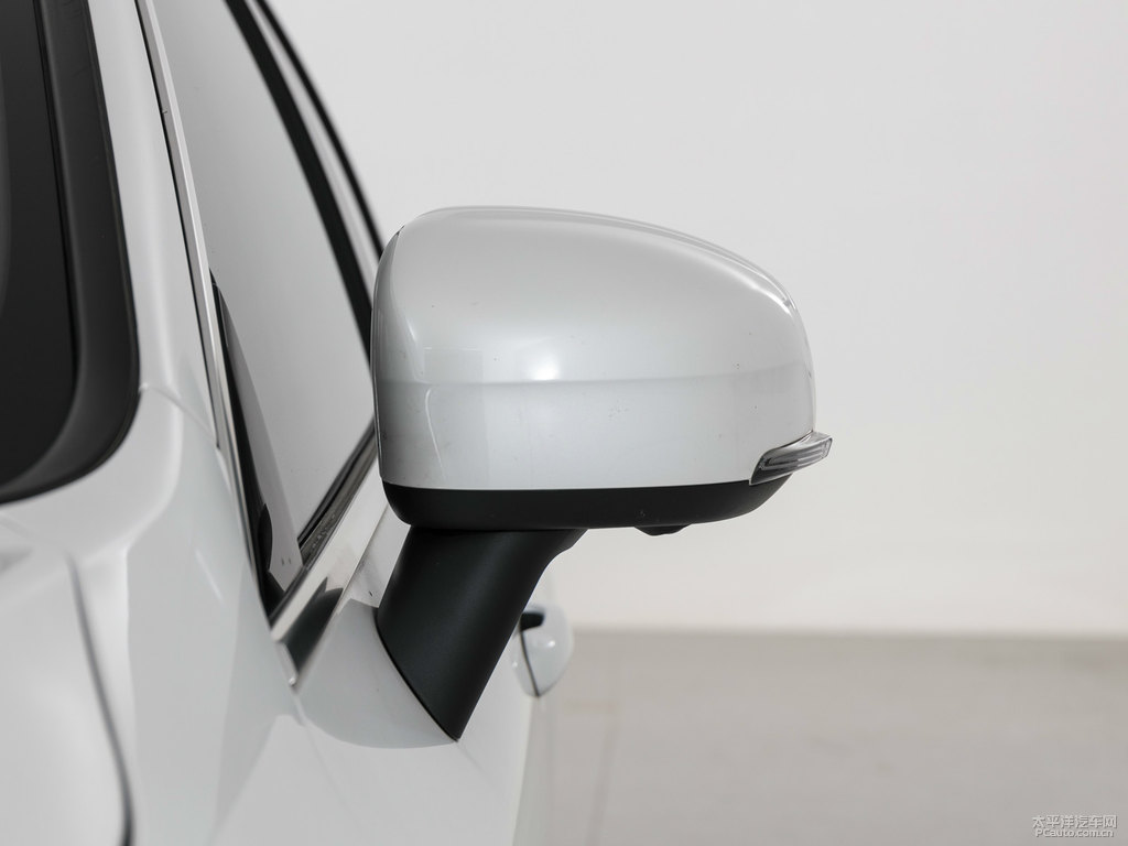 水晶白沃爾沃XC60車身外觀圖片
