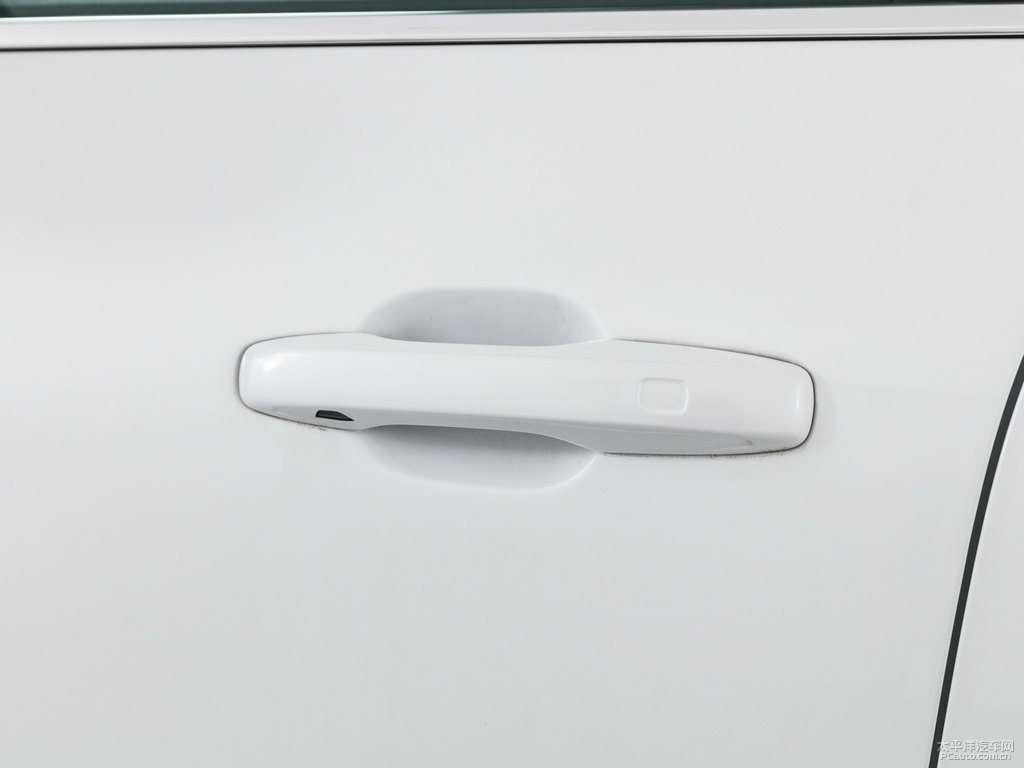 水晶白沃爾沃XC60車身外觀圖片