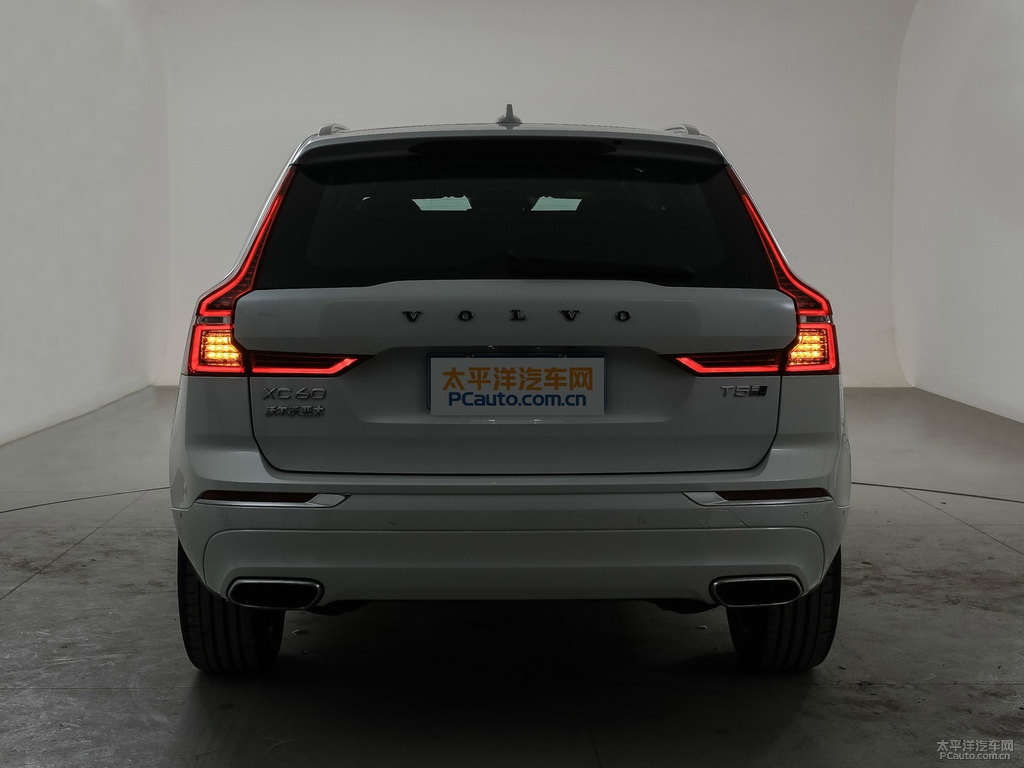 水晶白沃爾沃XC60車尾外觀圖片