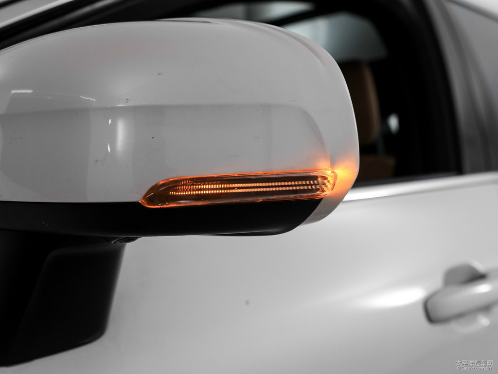 水晶白沃爾沃XC60車身外觀圖片