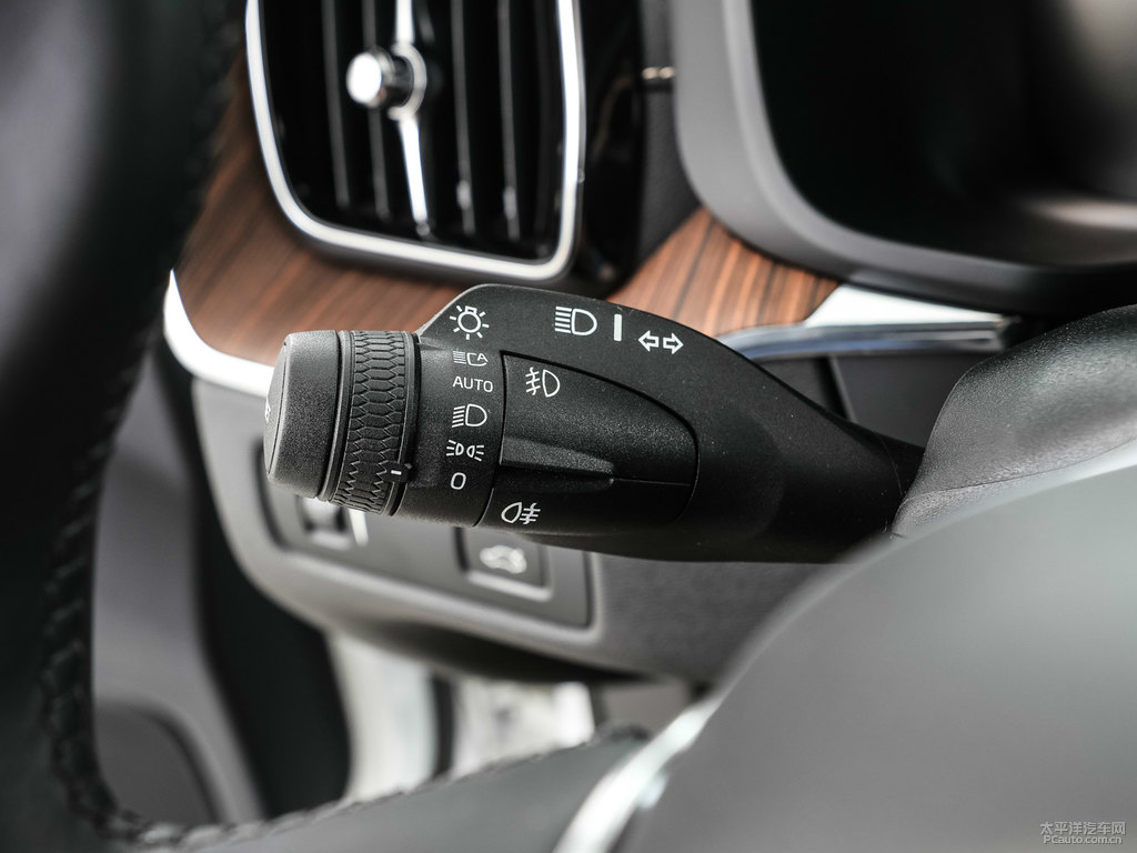 水晶白沃爾沃XC60中控內(nèi)飾圖片