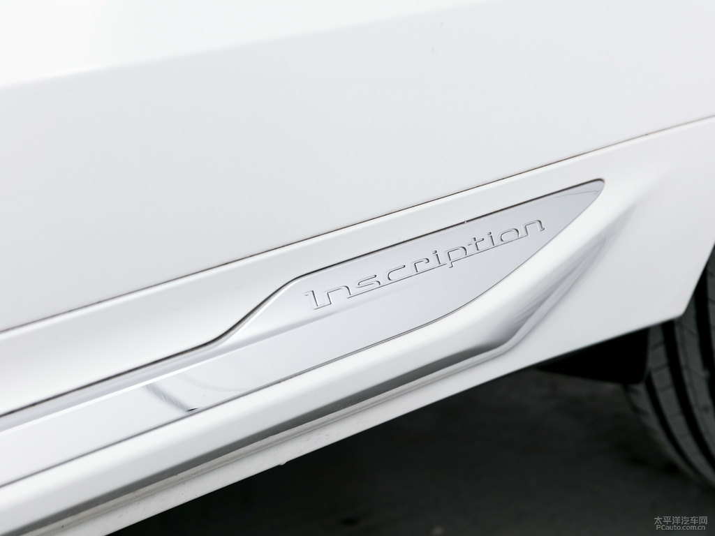 水晶白沃爾沃XC60車身外觀圖片