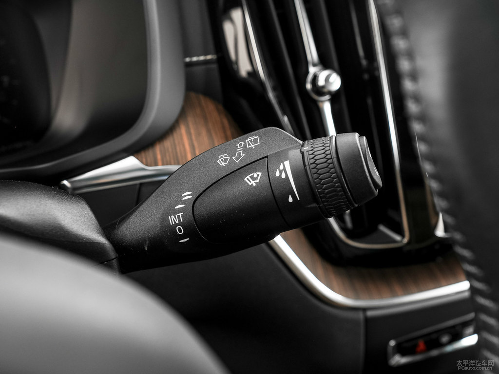 水晶白沃爾沃XC60中控內飾圖片