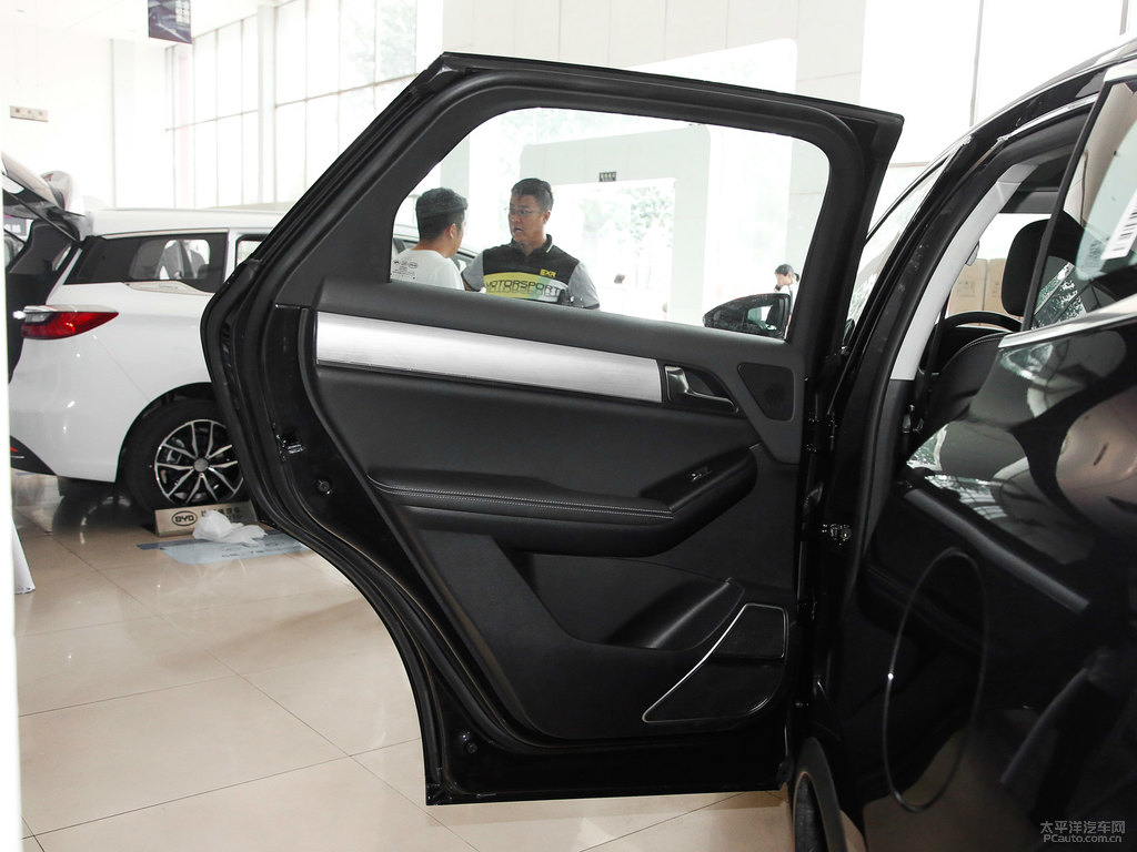 銀砂黑唐車廂內(nèi)飾圖片