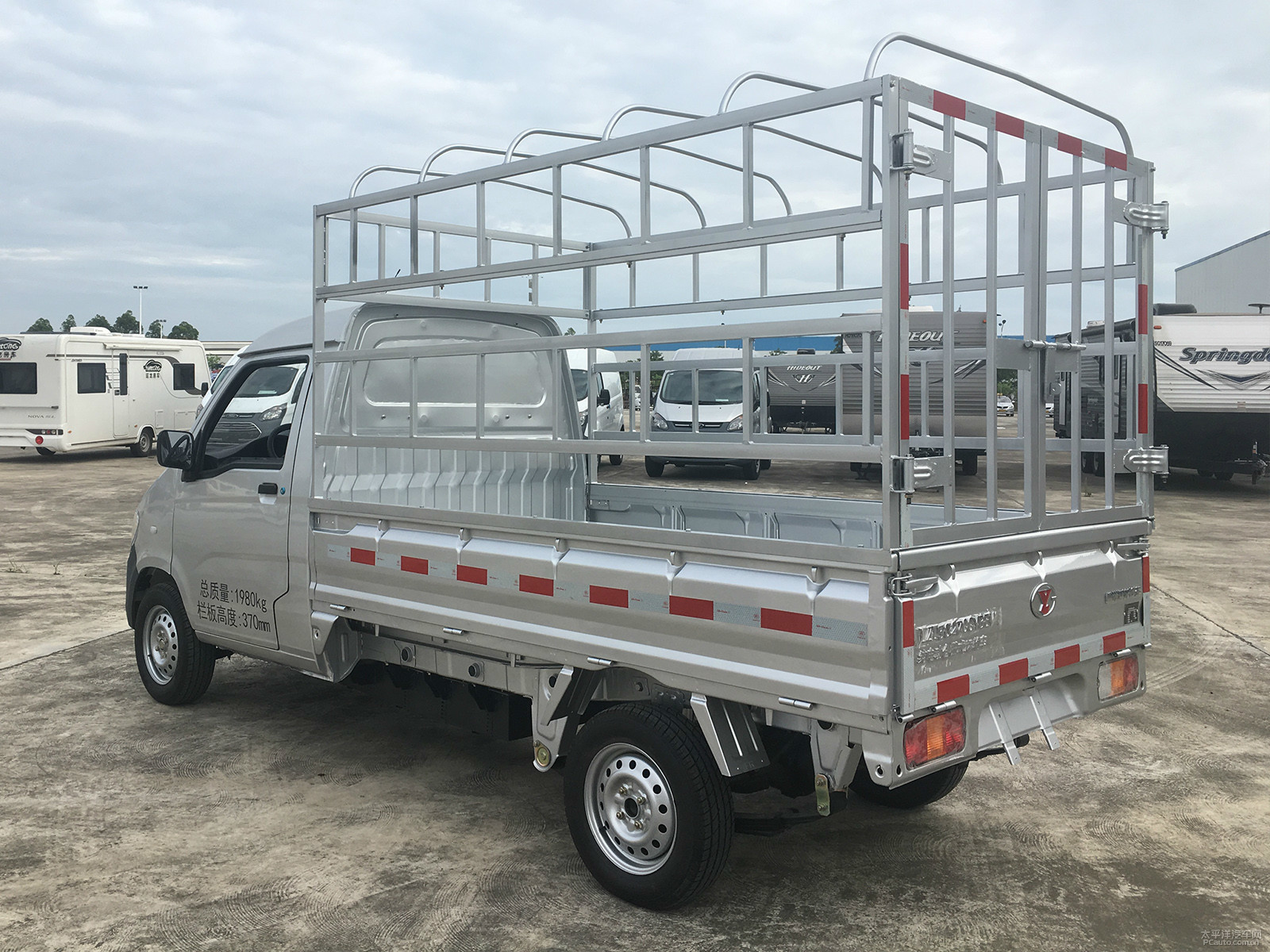 延龍純電動(dòng)貨車外觀高清大圖