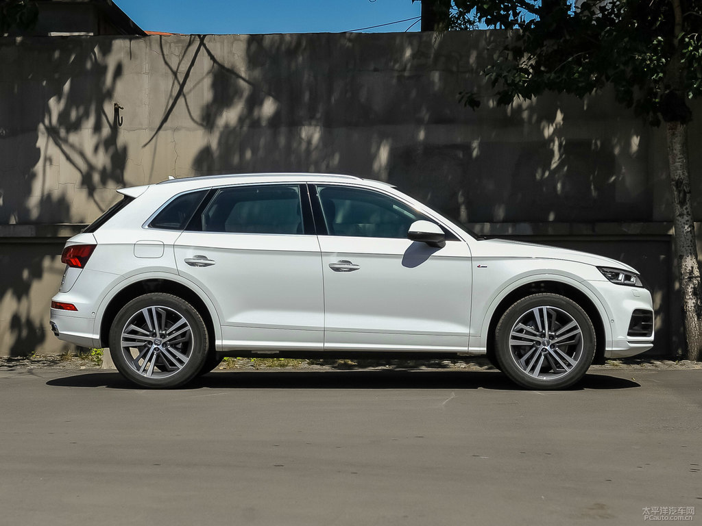 朱鷺白奧迪Q5L整車外觀外觀圖片