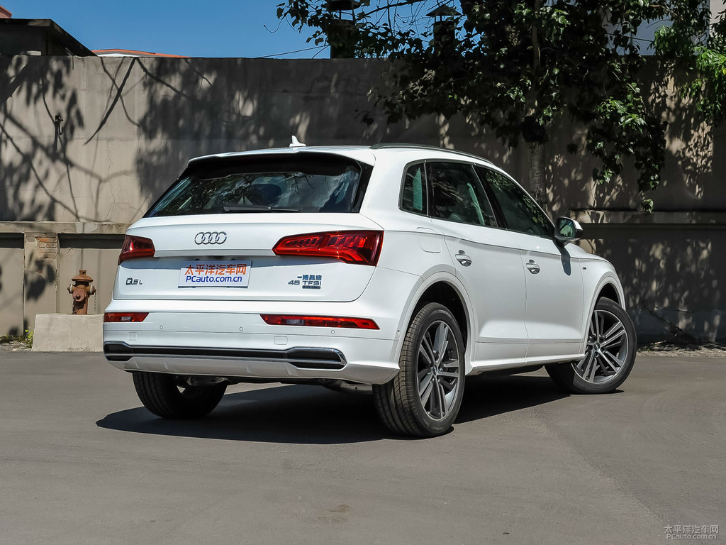 朱鷺白奧迪Q5L整車(chē)外觀外觀圖片