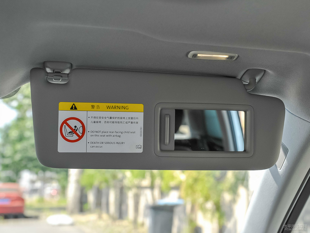 朱鷺白奧迪Q5L車廂內(nèi)飾圖片