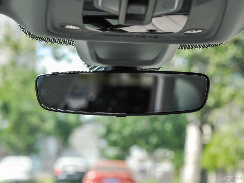 朱鷺白奧迪Q5L車廂內(nèi)飾圖片