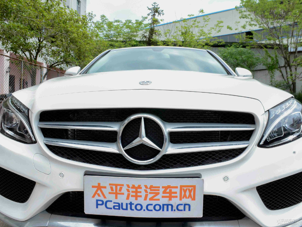 北極白奔馳C級車頭外觀圖片