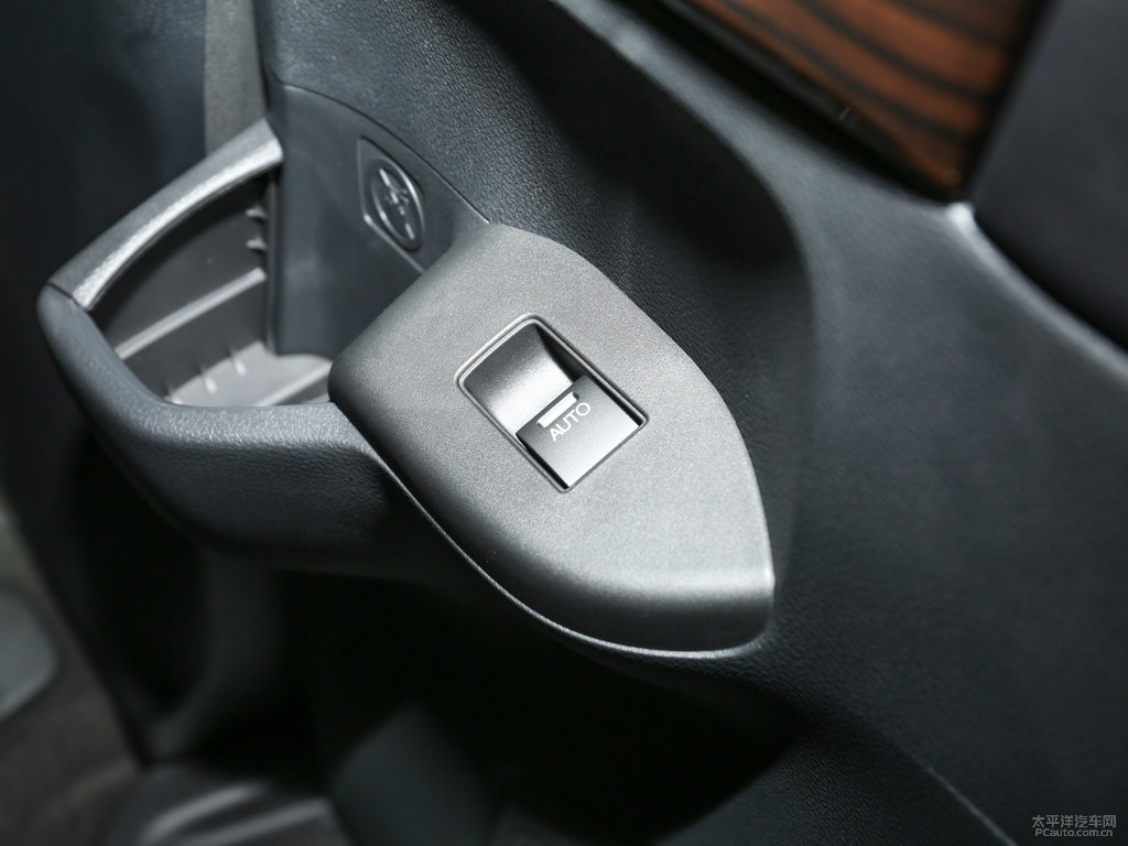 星月白奧德賽車廂內(nèi)飾圖片