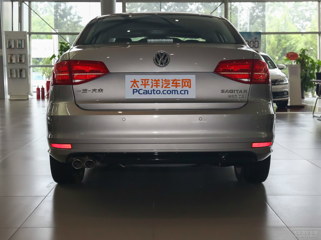 波斯灰速騰車尾外觀圖片