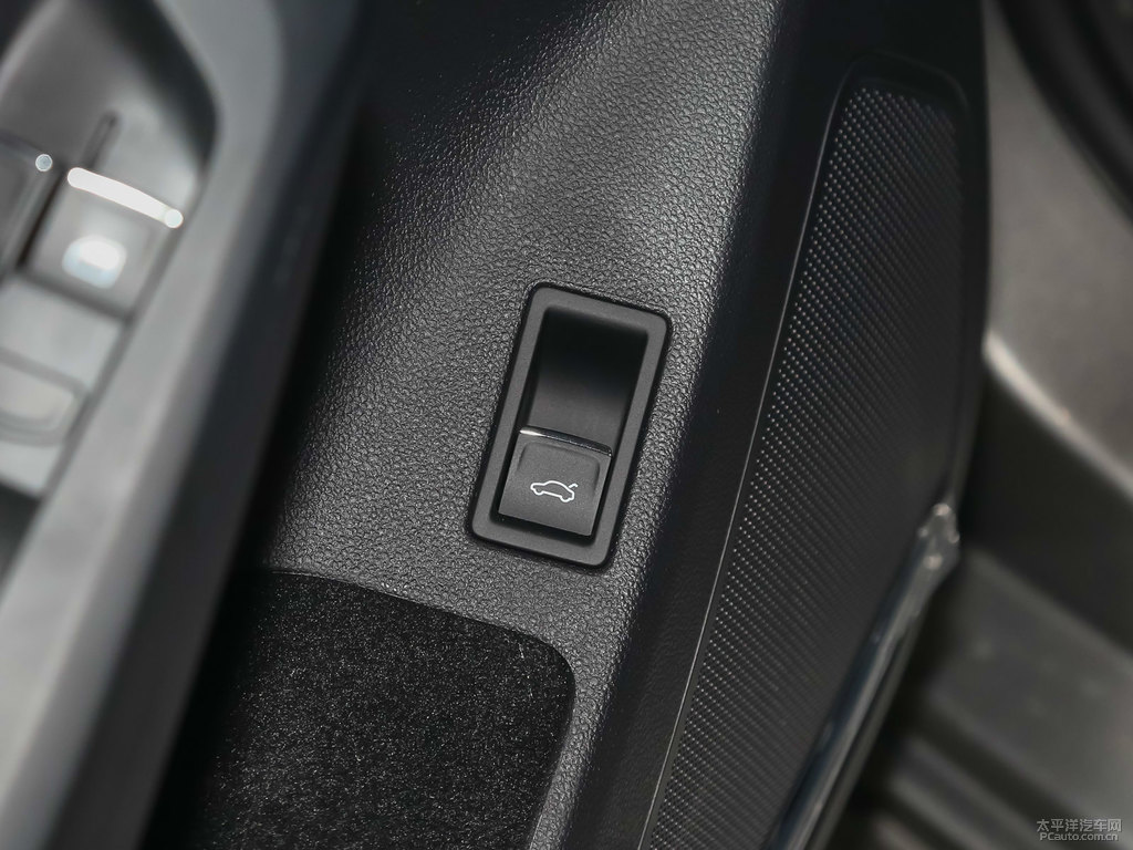波斯灰速騰車廂內(nèi)飾圖片
