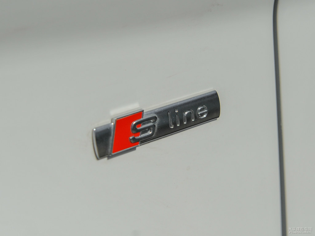 朱鷺白奧迪Q5L車(chē)尾外觀圖片