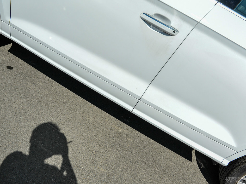 朱鷺白奧迪Q5L車身外觀圖片