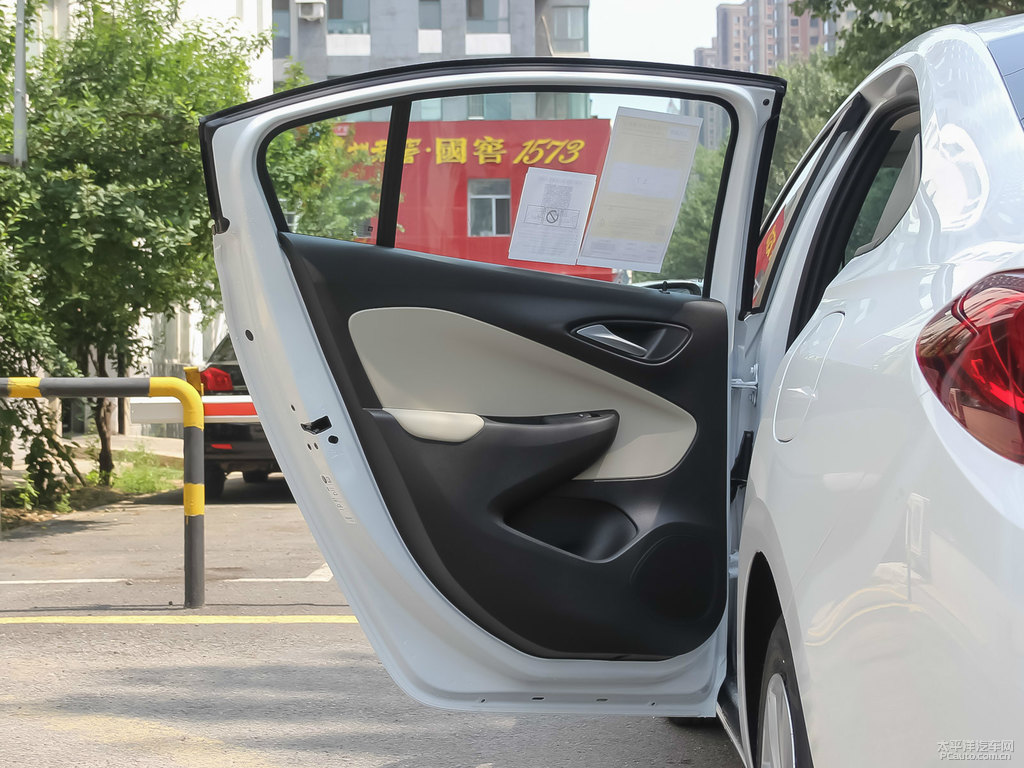 雪域白凱越車廂內(nèi)飾圖片