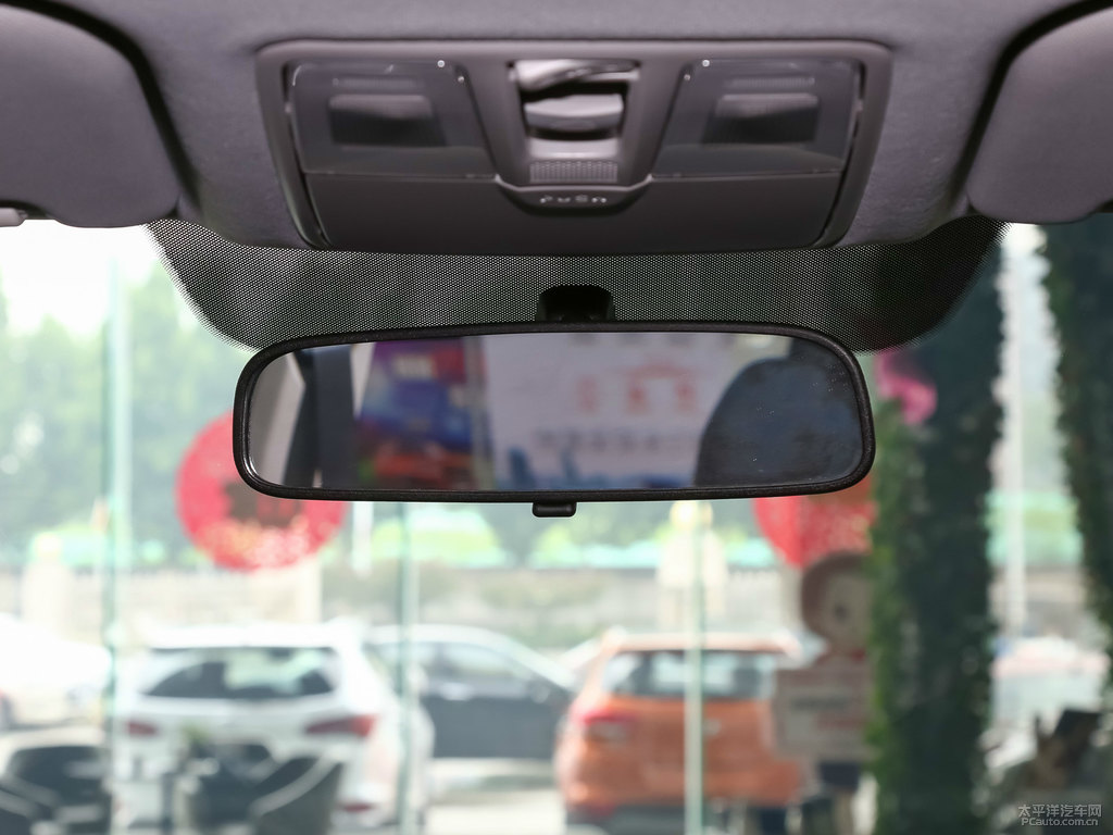 優(yōu)雅白北京現(xiàn)代ix25車(chē)廂內(nèi)飾圖片